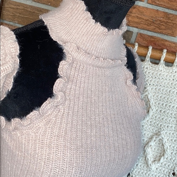 🌶 HOT & DELICIOUS Crop Top - Picture 4 of 7